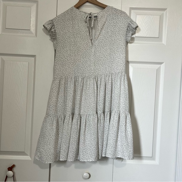 Harper Wren Animal Print White and Gray Patterned Dress - Picture 7 of 7